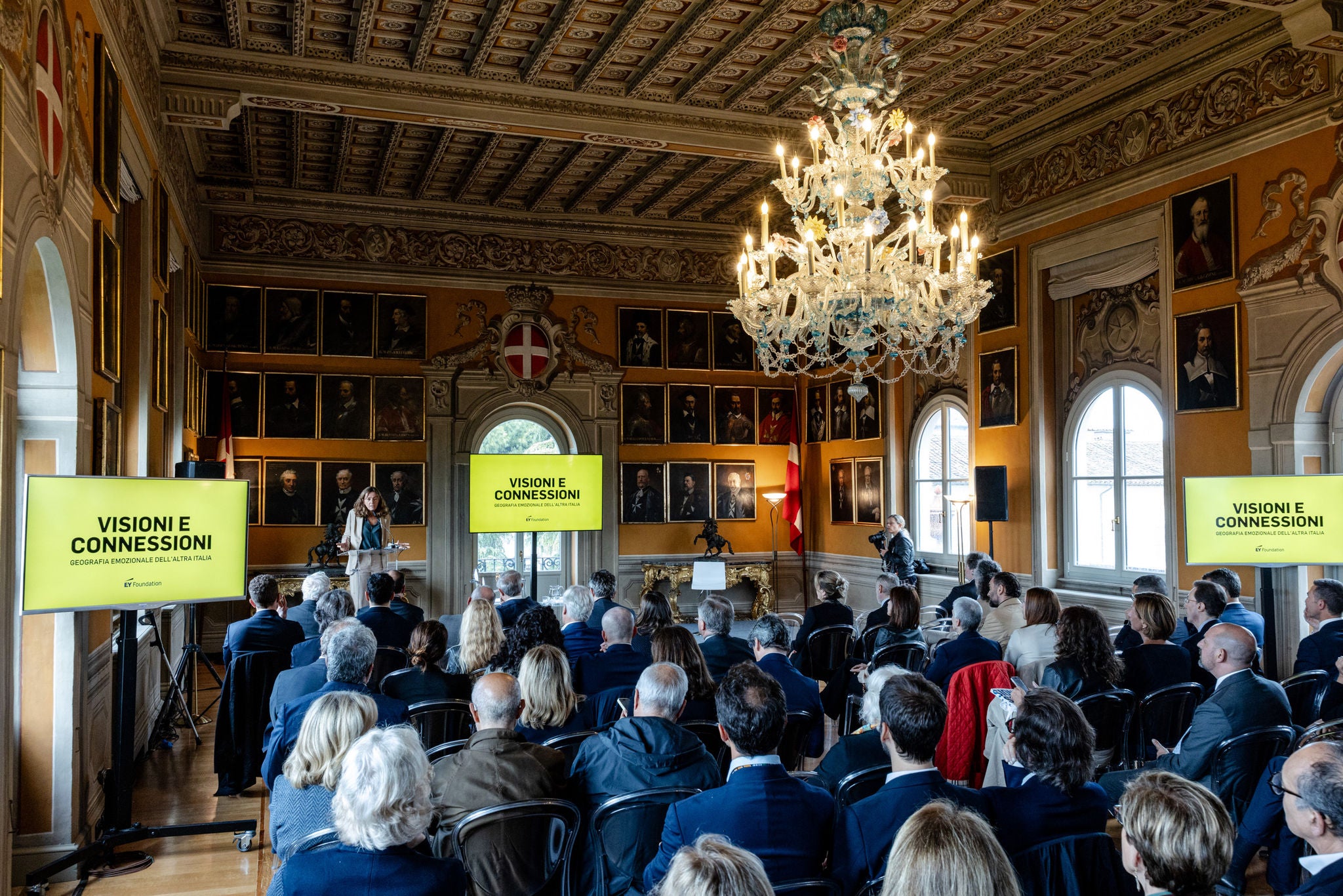 13 Maggio 2026. Roma, Italia. Visioni e Connessioni - Geografia Emozionale dell'altra Italia. EY Foundation. Villa Magistrale Roma, Sovrano Militare Ordine di Malta.

Il progetto editoriale, attraverso interviste e scatti fotografici, racconta le storie di famiglie imprenditoriali che hanno dato vita a iniziative filantropiche innovative nei campi del benessere,
dell’arte, dell’innovazione e della bellezza, contribuendo in modo concreto alla crescita della società.

Le 13 fondazioni che partecipano al progetto: Fondazione Agnelli, Fondazione Alia Falck, Fondazione Bracco, Osservatorio Naturalistico Isola di Culuccia, Paolo Chiesi Foundation, Fondazione Ferragamo, Fondazione Grimaldi, Fondazione Ernesto Illy, Fondazione Lavazza, Fondazione Oltre, Fondazione Pirelli, Fondazione Lene Thun e Fondazione Zegna.