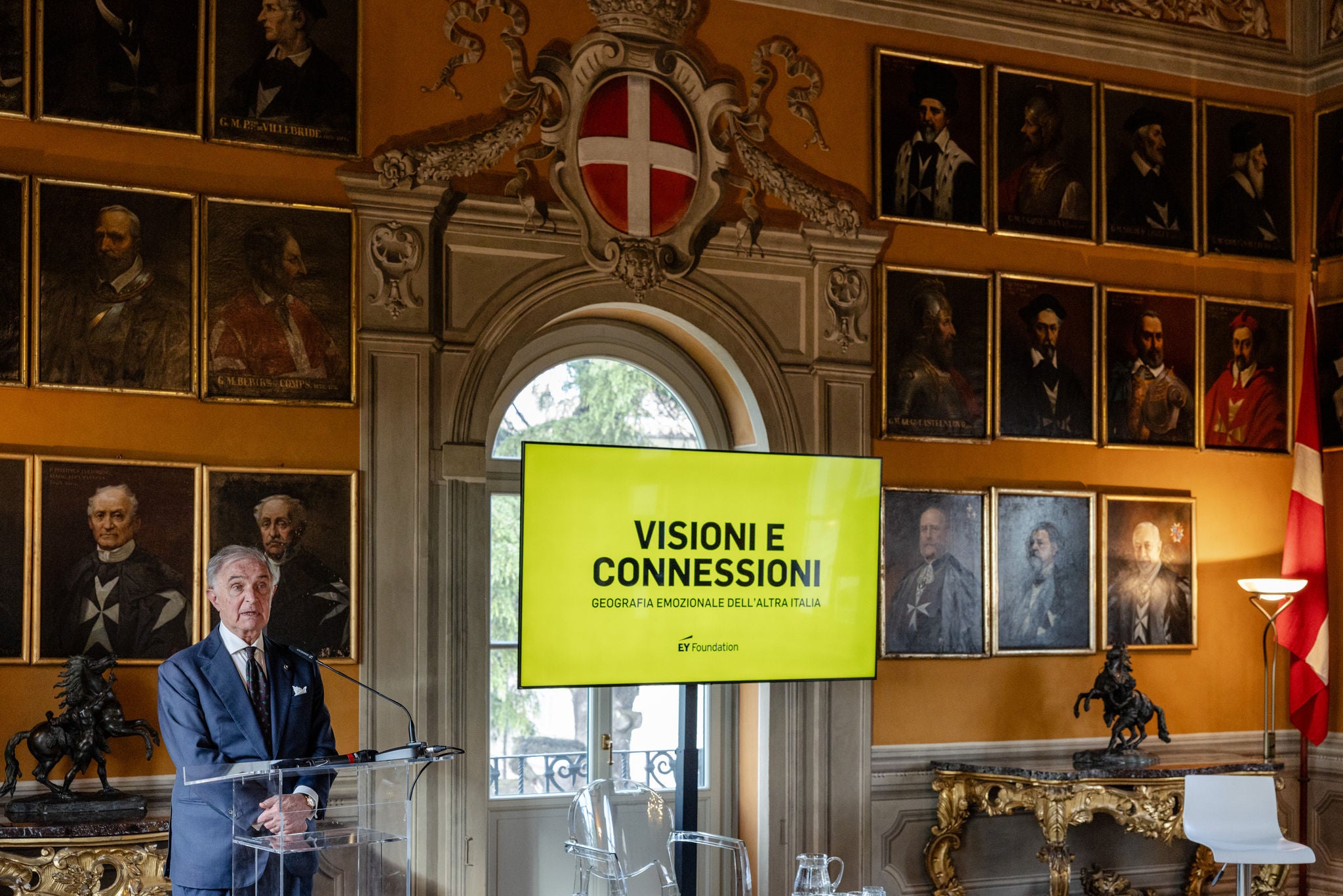 13 Maggio 2026. Roma, Italia. Visioni e Connessioni - Geografia Emozionale dell'altra Italia. EY Foundation. Villa Magistrale Roma, Sovrano Militare Ordine di Malta.

Il progetto editoriale, attraverso interviste e scatti fotografici, racconta le storie di famiglie imprenditoriali che hanno dato vita a iniziative filantropiche innovative nei campi del benessere,
dell’arte, dell’innovazione e della bellezza, contribuendo in modo concreto alla crescita della società.

Le 13 fondazioni che partecipano al progetto: Fondazione Agnelli, Fondazione Alia Falck, Fondazione Bracco, Osservatorio Naturalistico Isola di Culuccia, Paolo Chiesi Foundation, Fondazione Ferragamo, Fondazione Grimaldi, Fondazione Ernesto Illy, Fondazione Lavazza, Fondazione Oltre, Fondazione Pirelli, Fondazione Lene Thun e Fondazione Zegna.