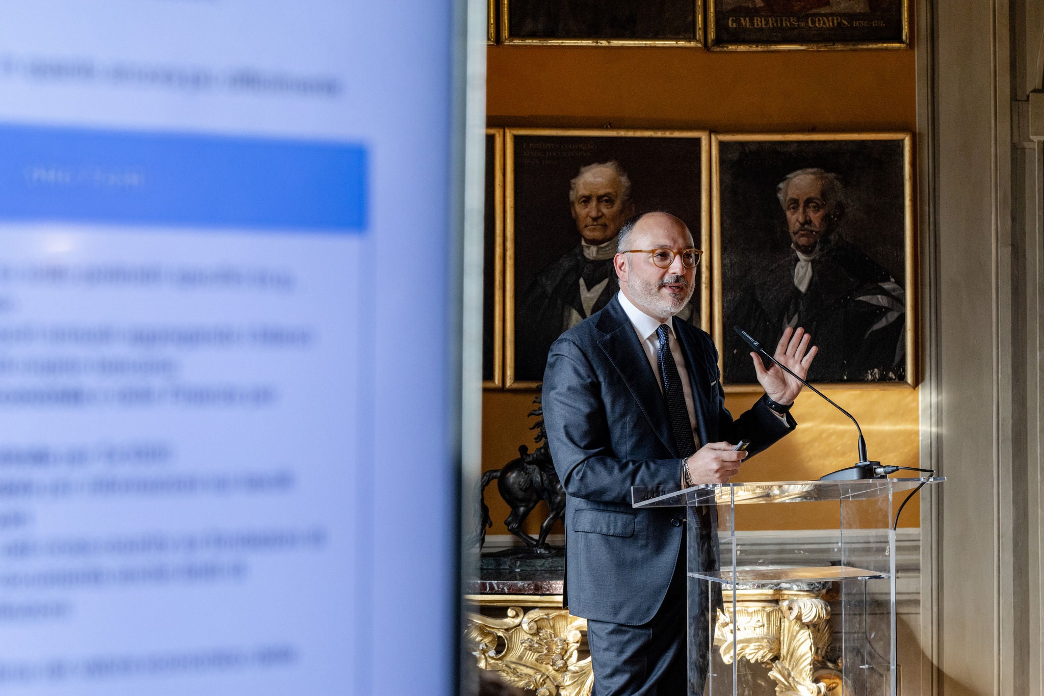 13 Maggio 2026. Roma, Italia. Visioni e Connessioni - Geografia Emozionale dell'altra Italia. EY Foundation. Villa Magistrale Roma, Sovrano Militare Ordine di Malta.

Il progetto editoriale, attraverso interviste e scatti fotografici, racconta le storie di famiglie imprenditoriali che hanno dato vita a iniziative filantropiche innovative nei campi del benessere,
dell’arte, dell’innovazione e della bellezza, contribuendo in modo concreto alla crescita della società.

Le 13 fondazioni che partecipano al progetto: Fondazione Agnelli, Fondazione Alia Falck, Fondazione Bracco, Osservatorio Naturalistico Isola di Culuccia, Paolo Chiesi Foundation, Fondazione Ferragamo, Fondazione Grimaldi, Fondazione Ernesto Illy, Fondazione Lavazza, Fondazione Oltre, Fondazione Pirelli, Fondazione Lene Thun e Fondazione Zegna.