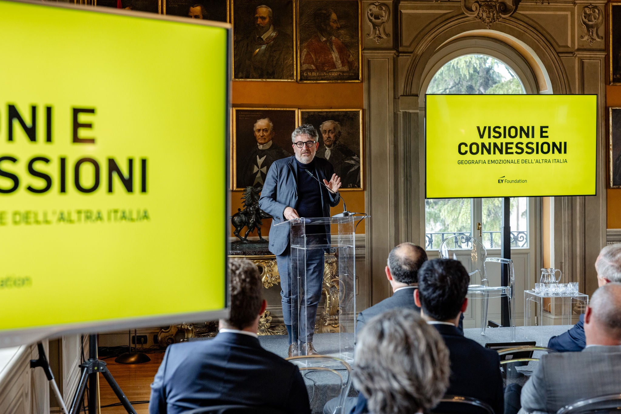 13 Maggio 2026. Roma, Italia. Visioni e Connessioni - Geografia Emozionale dell'altra Italia. EY Foundation. Villa Magistrale Roma, Sovrano Militare Ordine di Malta.

Il progetto editoriale, attraverso interviste e scatti fotografici, racconta le storie di famiglie imprenditoriali che hanno dato vita a iniziative filantropiche innovative nei campi del benessere,
dell’arte, dell’innovazione e della bellezza, contribuendo in modo concreto alla crescita della società.

Le 13 fondazioni che partecipano al progetto: Fondazione Agnelli, Fondazione Alia Falck, Fondazione Bracco, Osservatorio Naturalistico Isola di Culuccia, Paolo Chiesi Foundation, Fondazione Ferragamo, Fondazione Grimaldi, Fondazione Ernesto Illy, Fondazione Lavazza, Fondazione Oltre, Fondazione Pirelli, Fondazione Lene Thun e Fondazione Zegna.